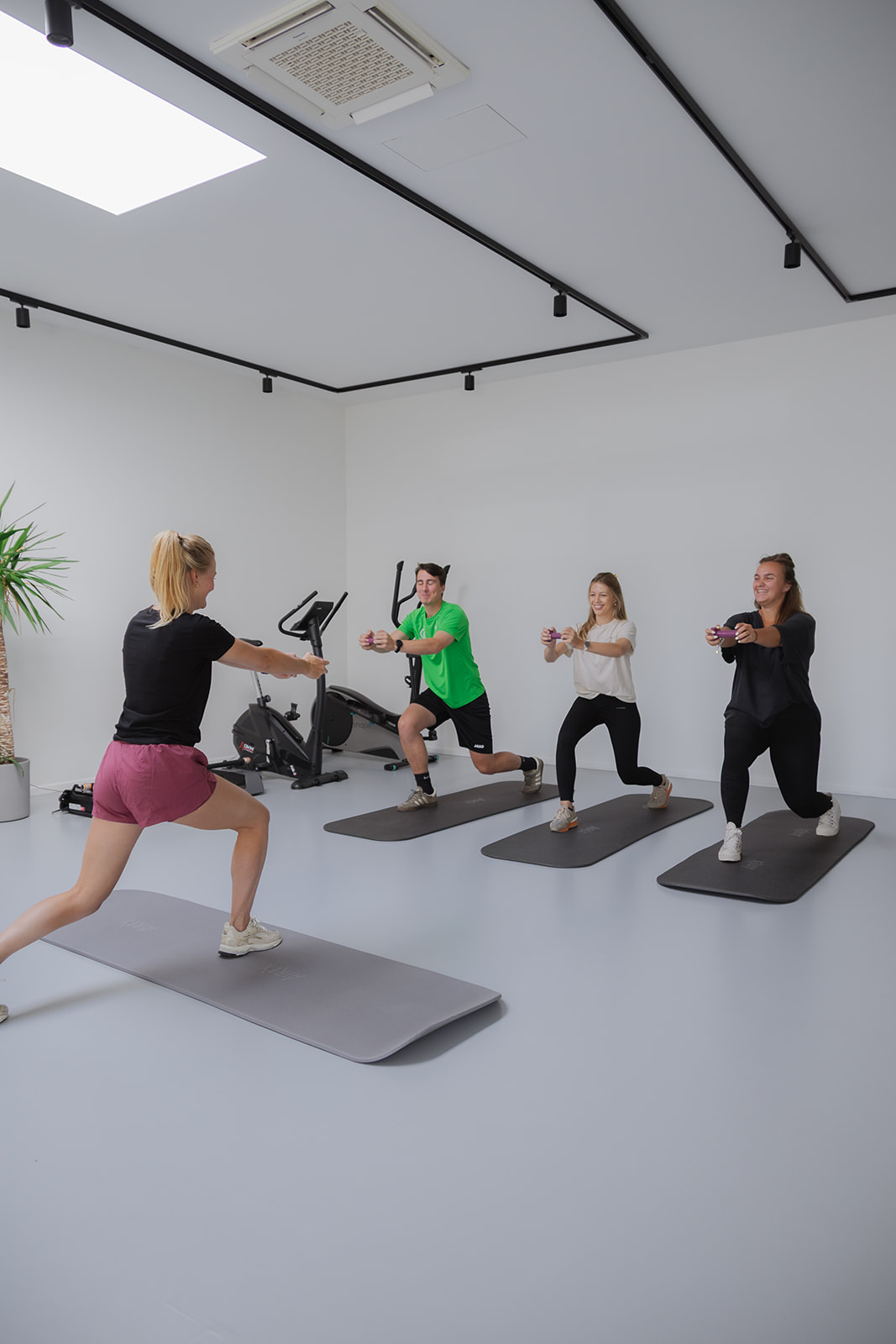 Groepsles core stability in de praktijkruimte