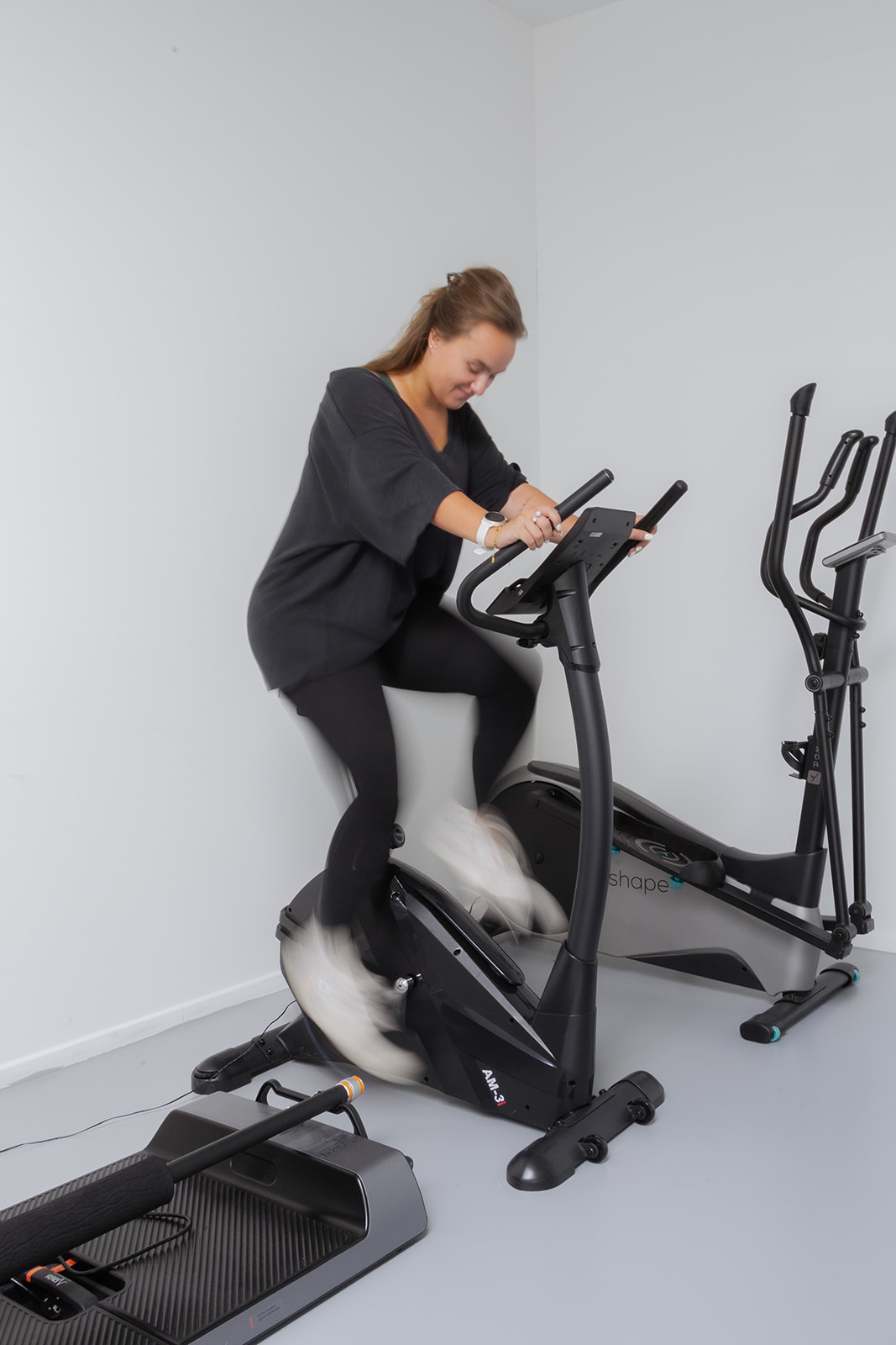 Cardiovasculaire oefenruimte met loopband en hometrainer