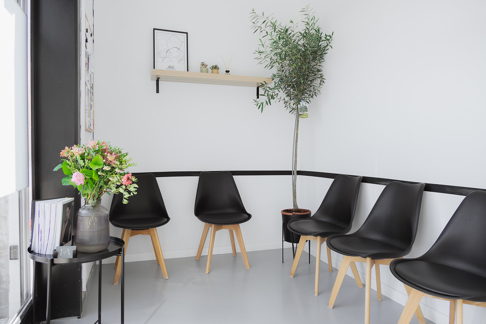 Wachtruimte met zithoek en planten